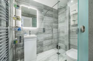 En Suite- click for photo gallery
